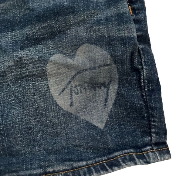Tommy Hilfiger ~ denim shorts ~ mid rise ~ size 4 ~ medium wash - Picture 3 of 8